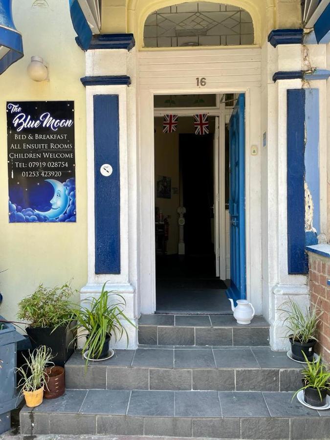 The Blue Moon Bed & Breakfast แบล็คพูล ภายนอก รูปภาพ